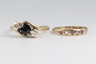 Two 9ct gold gem set rings, sizes O and K 1/2, gross weight 3.9g