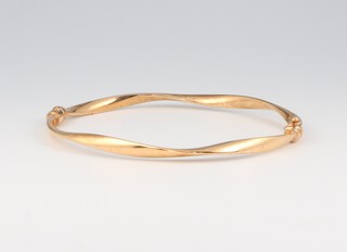 A 9ct gold bangle, 6.5cm diam., 3.4g