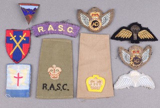 Two cloth Air Dispatchers wings, 2 cloth parachutists wings and a small collection of cloth insignia 