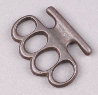 A First World War metal combat knuckle duster 8cm x 5cm 
