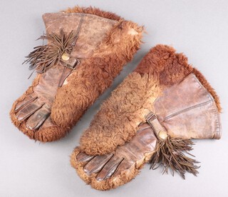 A pair of early 20th Century flying/motoring gloves 