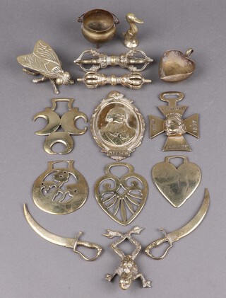 A brass box in the form of a fly 9cm, a Victorian 1897 horse brass the reverse marked August 12th 1897 at Minton IOW and a small collection of brassware