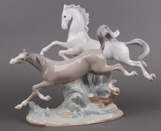 A Lladro porcelain figure, Horses Galloping 01004655, 28cm 