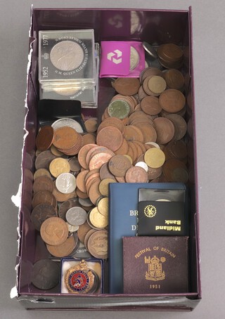 A quantity of various coins 