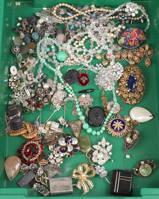 A collection of costume jewellery including beads and brooches 