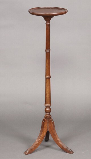 A Georgian style circular mahogany torchere on pillar and tripod supports 99cm h 