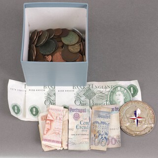 A Festival of Britain Regatta enamelled medallion, 3 old one pound notes (creased) and a quantity of other coinage 