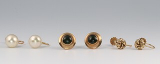 A pair of 9ct gold screw back earrings of knot form 1g, a pair of 9ct gold screw back pearl earrings 2.3g and a pair of 9ct gold and green hardstone earrings 4.2g