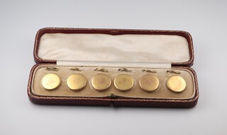 Six circular 9ct gold shirt dress studs, 55g, cased 