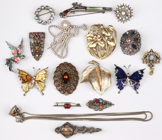 An enamelled and marcasite brooch in the form of a parakeet, a hardstone brooch in the form of a flintlock pistol and other brooches 