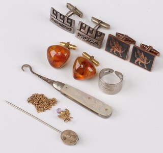 A lava carved cameo stick pin, pair of 925 cufflinks, button hook with silver mount and a small quantity of costume jewellery 