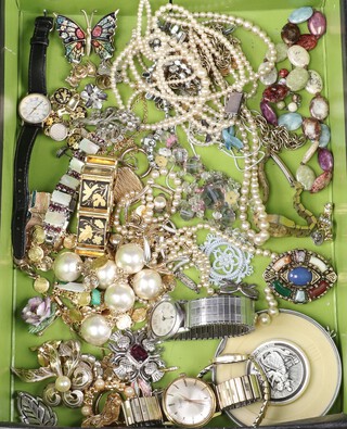 A hardstone necklace, a polished hardstone brooch, a gentleman's wristwatch, 2 ladies watches and other items of costume jewellery 