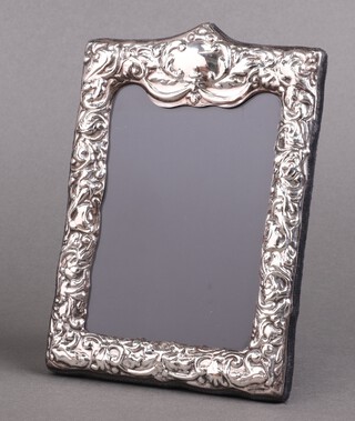 An embossed silver easel photograph frame 1991, 18cm x 13cm 