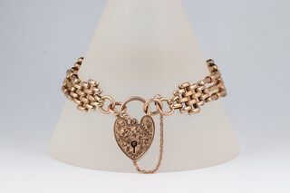 A 9ct gold bracelet with engraved padlock clasp, 19cm, 15.3g  