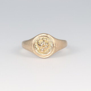 A 9ct gold signet ring with engraved decoration, size N, 4.9g