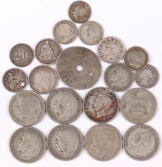An Edward VII 1905 quarter rupee and a collection of silver coinage, 66g 
