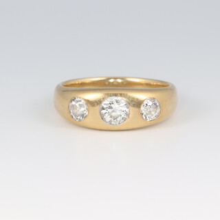 A gentleman's gold marked 18ct 3 stone diamond set wedding band, size U, 9.8g
