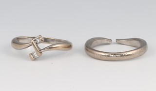 An 18ct white gold 2 stone diamond set engagement ring 4g, with interlocking wedding band, 5.3g, sizes M