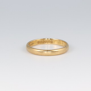 A 22ct gold wedding band, size N, 2.9g