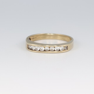 A 9ct gold paste set ring, size P, 3g
