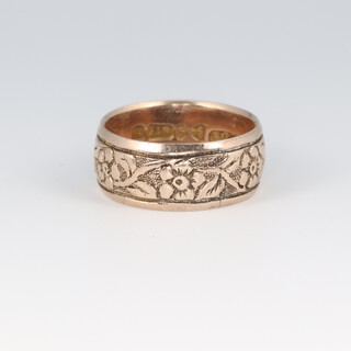 A 9ct engraved wedding band, M 1/2, 5.7g