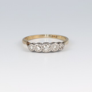 An 18ct gold 5 stone diamond ring, size Q 1/2, 3.1g