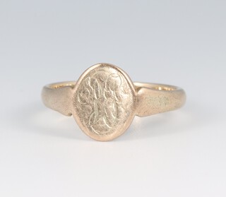 A 9ct gold signet ring, engraved initials, size W 1/2, 4.1g 