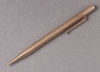A Ross propelling pencil contained in a gold marked 375 case 22g gross 