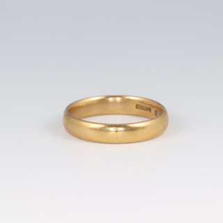 A 22ct gold wedding band, size L, 3.7g