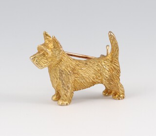 A 9ct gold brooch in the form of a West Highland White dog, 2cm h x 2.5cm w, 14.1g