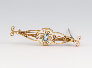 A gold marked 15ct bar brooch set an aquamarine and demi-pearls 4.5cm, 3.5g