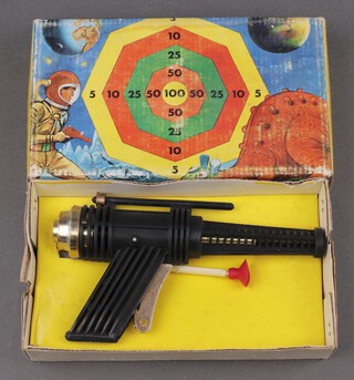 A 1950's Spanish Airgam model "ray gun" 