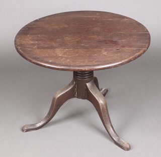 A 19th Century circular oak tea table raised on a pillar and tripod base 50cm h x 57cm diam. 