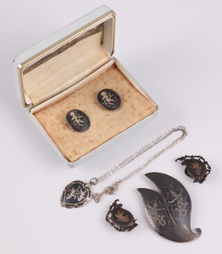 A Thai 925 niello brooch in the form of a leaf, ditto pendant and 2 pairs of earrings 