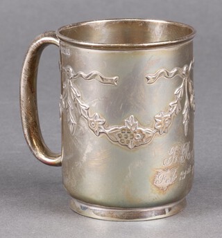 An Edwardian silver christening tankard with embossed swag decoration, Sheffield 1904 by Robert & Briggs, 88g  