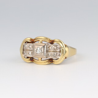 A gold marked 585 buckle shaped ring set illusion cut diamonds, size Q, 5.2g 