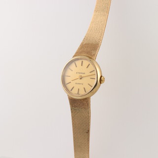A ladies Eterna wristwatch with quartz movement and champagne dial, contained in a 9ct gold case, no. 7176676 62, with integral bracelet, gross weight 27g 