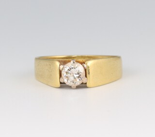 A gold testing as 18ct solitaire diamond set ring, size L, 4.8g 