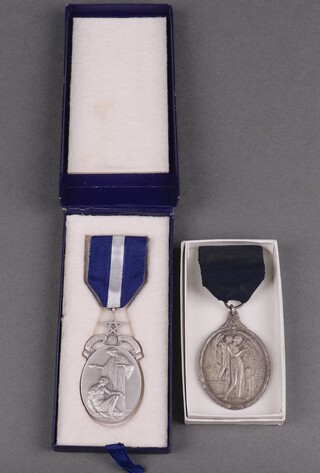 A Masonic 1919 Peace Jewel together with a silver Royal Masonic Hospital Life Governors jewel London 1950, 40g gross 