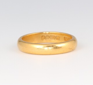 A 22ct gold wedding band, size J, 4.4g 