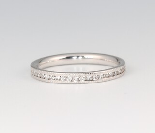 An 18ct white gold half eternity ring set diamonds, size M, 2.5g 