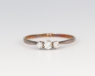 An 18ct white gold and platinum 3 stone diamond ring, size O, 1.3g 