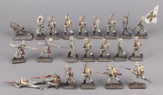 A collection of 1930's German Lineol Elastolin toy soldiers 