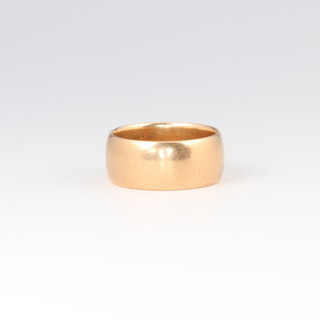 A 9ct gold wedding band, size K 1/2, 6g