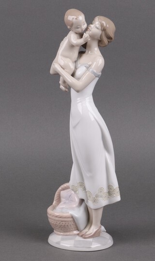 A Lladro Utopia Collection figure - Unconditional Love 01008244 29cm, boxed