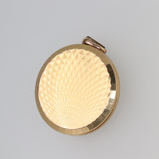 A 9ct gold locket, 6.8g
