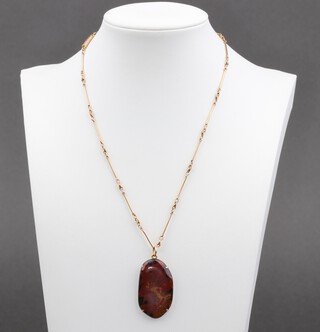 A 9ct gold fetter link chain 40cm 4.8g, hung a polished oval hardstone pendant in a gilt metal mount 