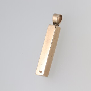 A 9ct gold ingot pendant, 14.8g 