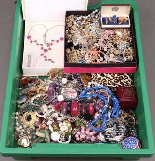 A collection of costume jewellery including necklaces, earrings, bracelets, brooches, etc 