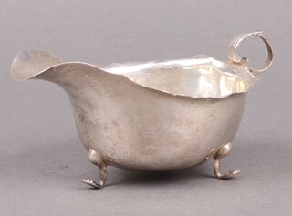An Edwardian silver sauce boat with wavy border, Chester 1908 by George Nathan & Ridley Hayes, 92g